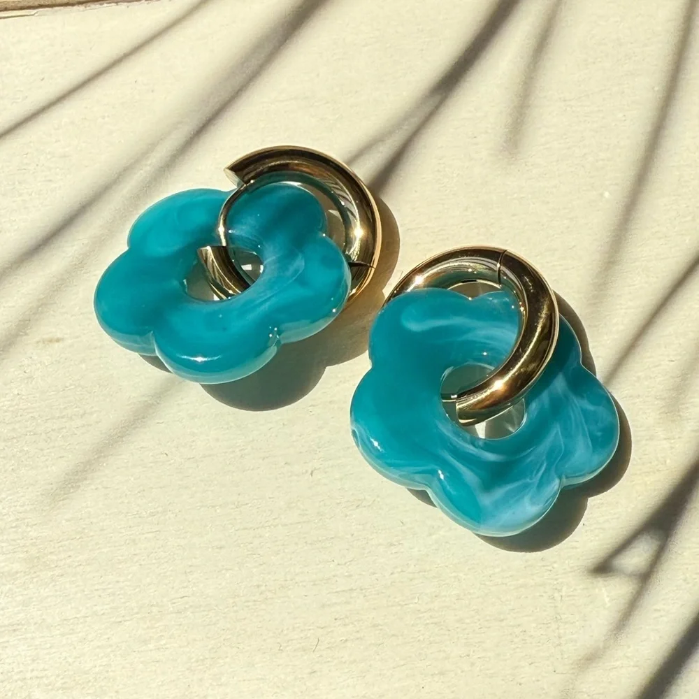 Turquoise colour marbled Flower Resin Acrylic Hoop Earrings – Huggie Style - Picture 4 of 5